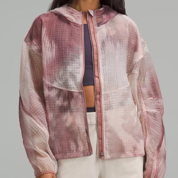 Lululemon NWT Translucent Hooded Jacket CANADA EXCLUSIVE - Picture 3 of 16